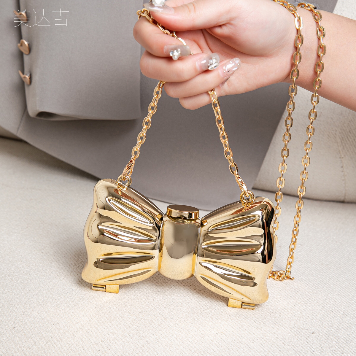 Glossy Gold Metal Bow Shaped M - Clutch Bag Evening 评论和价格